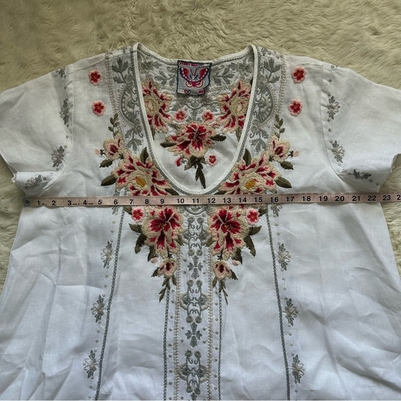 Johnny Was JWLA Top Christine Drape Shirt 100% Linen Floral Embroidered White M - Picture 10 of 12